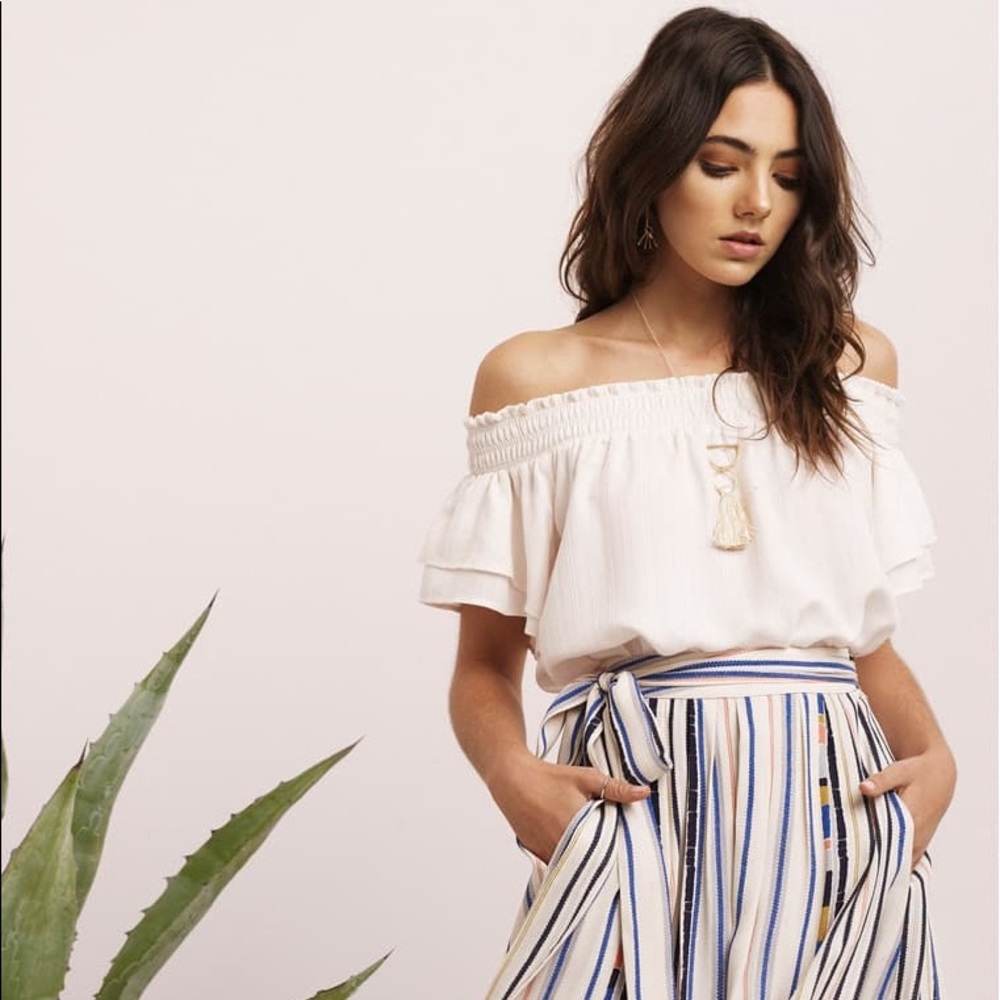 ASTR ‘Cameron’ Off the Shoulder Top